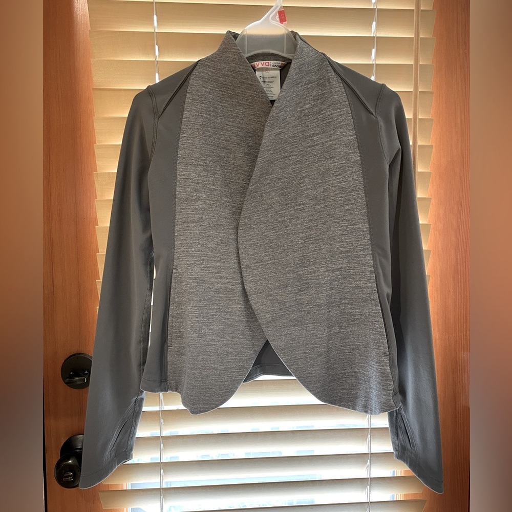 Ivivva Athletica size 12 gray top jacket sweater in excellent condition